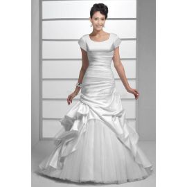 A-Line bodenlanges konservatives Brautkleid mit Knöpfen